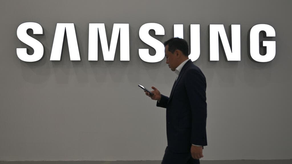South Korean labour minister to mediate talks as Samsung faces strike threat