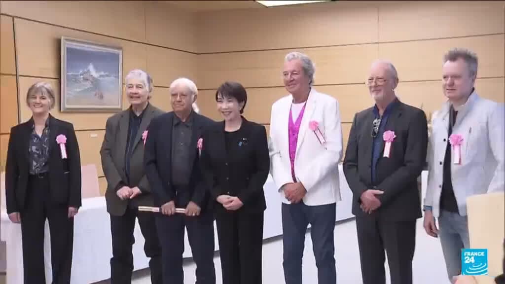 Deep Purple rocks Japanese PM's office