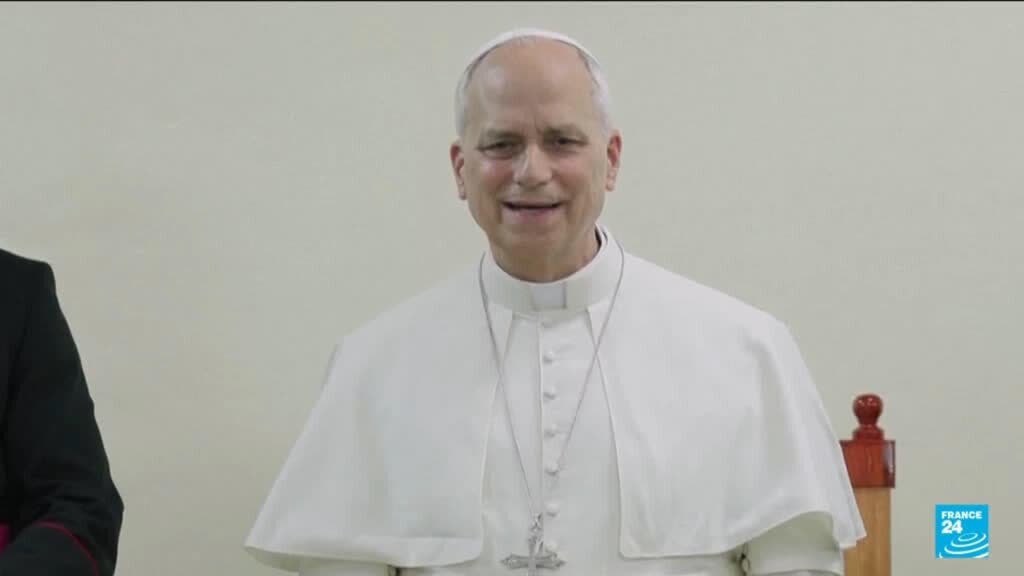 Pope urges Cameroon's leaders to examine 'conscience', tackle corruption