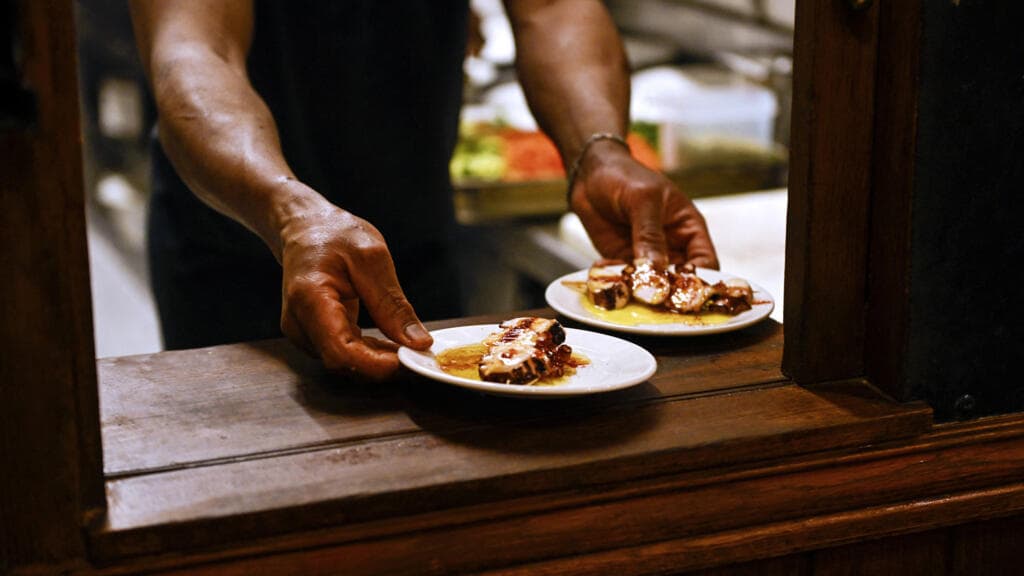 Spain launches programme to offer amnesty to 500,000 undocumented migrants