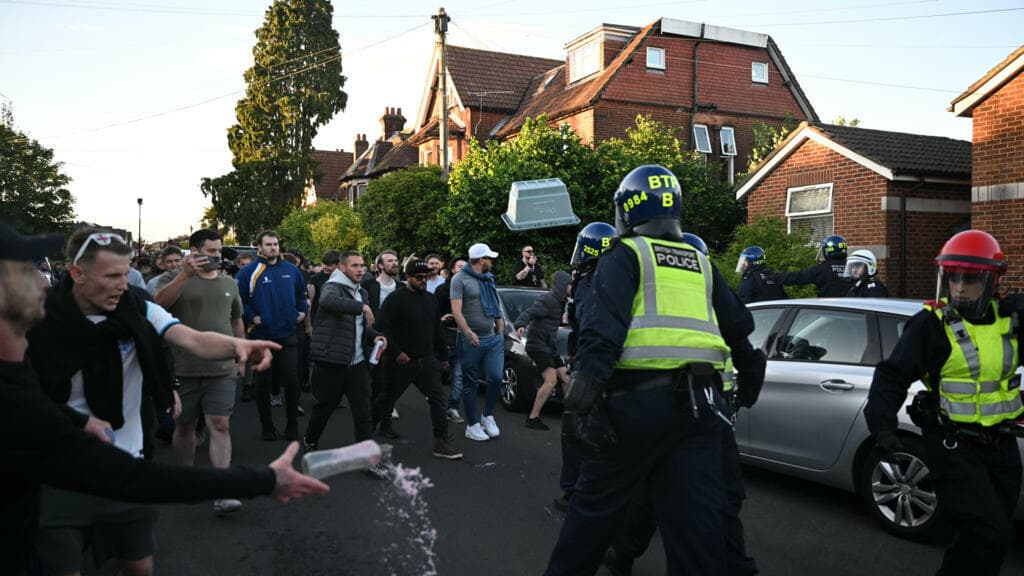'I can't breathe': Protesters attack police at UK rally over student murder