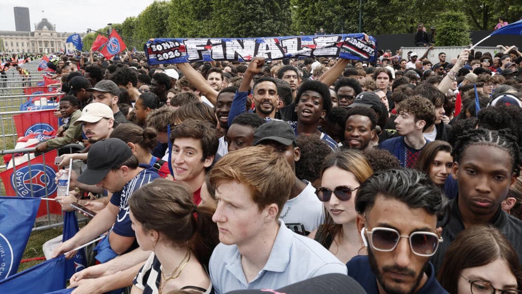 PSG fans await Champions League trophy celebration in Paris