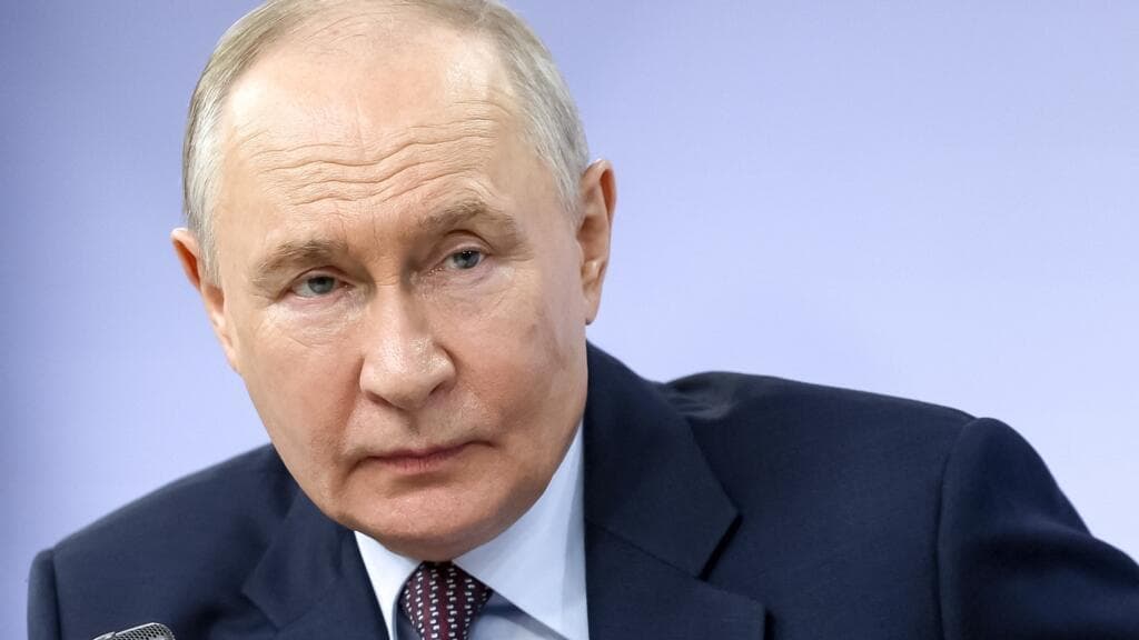 Putin threatens 'massive missile strike' on Kyiv if Ukraine breaks two-day truce