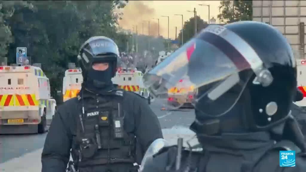Police blast water cannons at Belfast protesters as unrest flares again