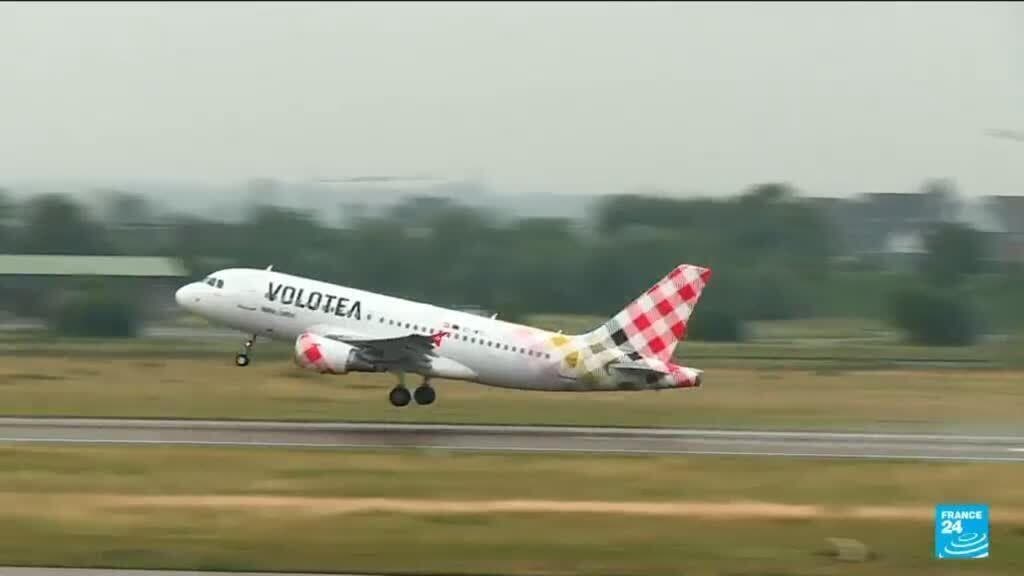 Airline's plan for fuel surcharge raises questions of legality