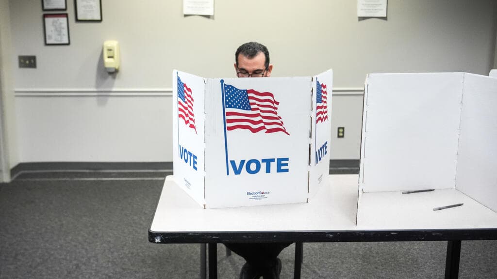 Virginia redistricting vote could boost Democrats in US midterms