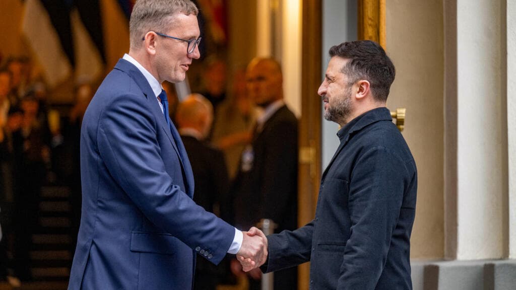 Ukraine's EU accession bid gains traction as Hungary lifts veto