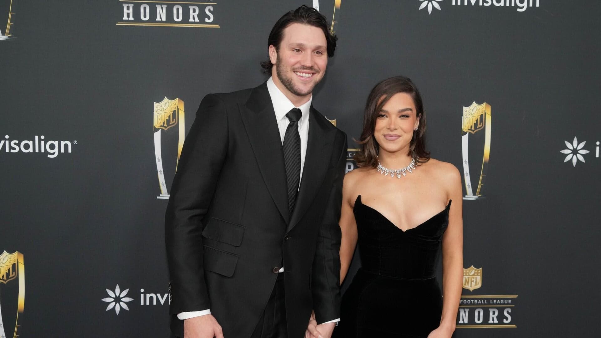Bills' Josh Allen, wife Hailee Steinfeld announce birth of baby girl