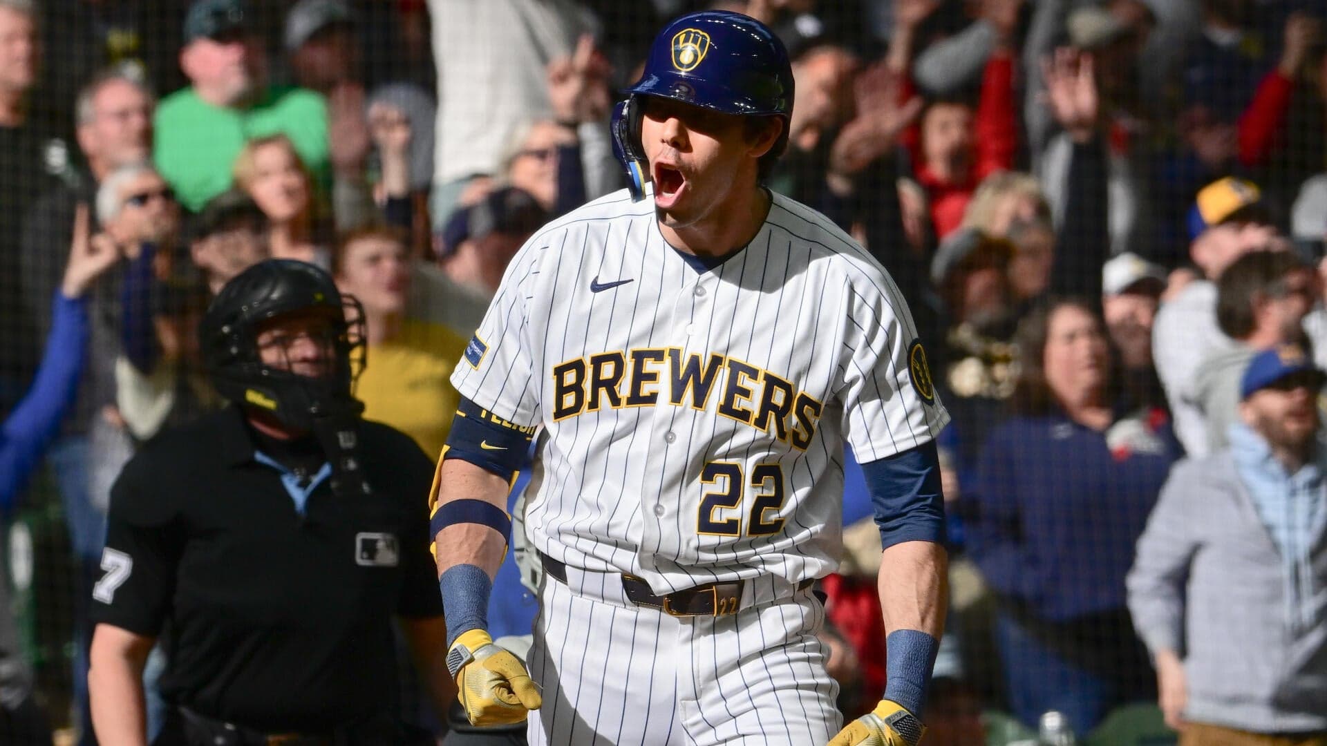 MLB picks for Friday: Brewers, parlay among baseball expert's best bets for packed slate