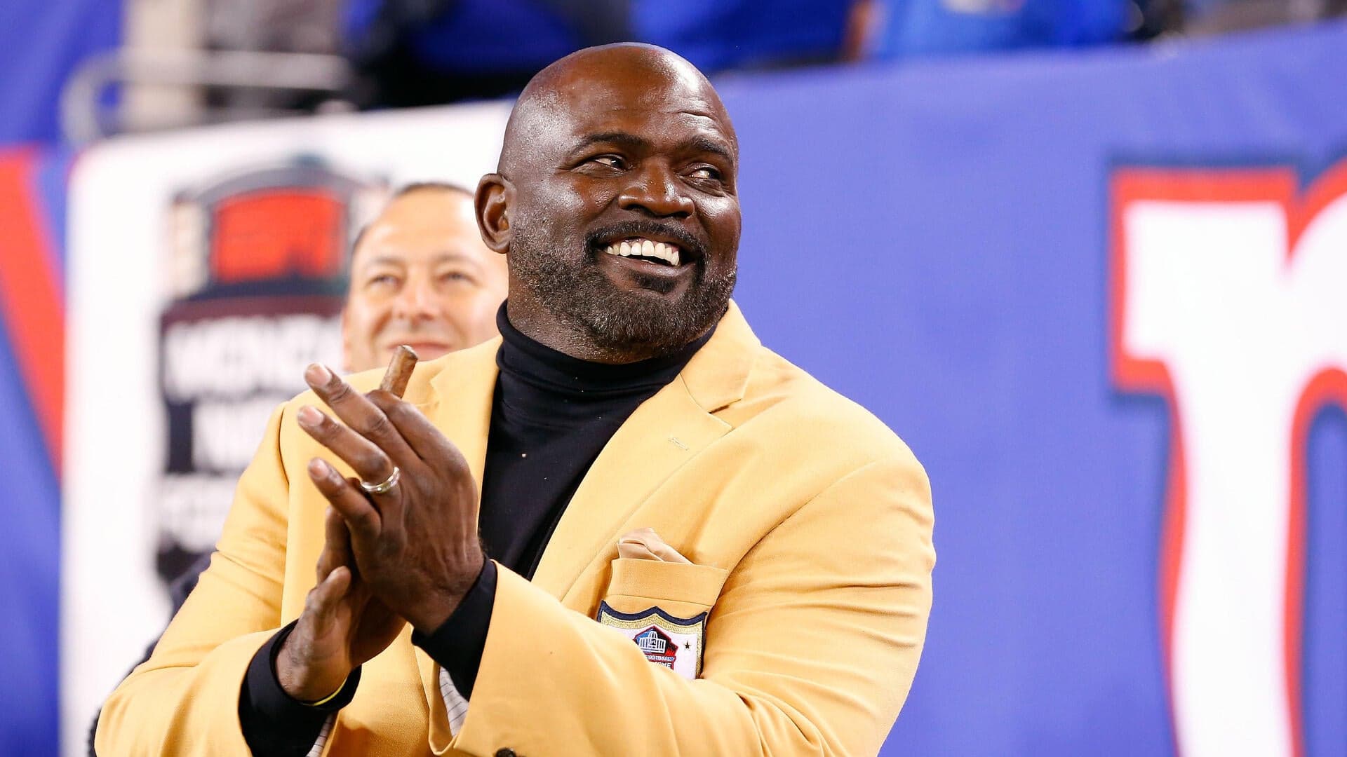 Pro Football Hall of Famer Lawrence Taylor released from hospital after battle with stomach-related issue