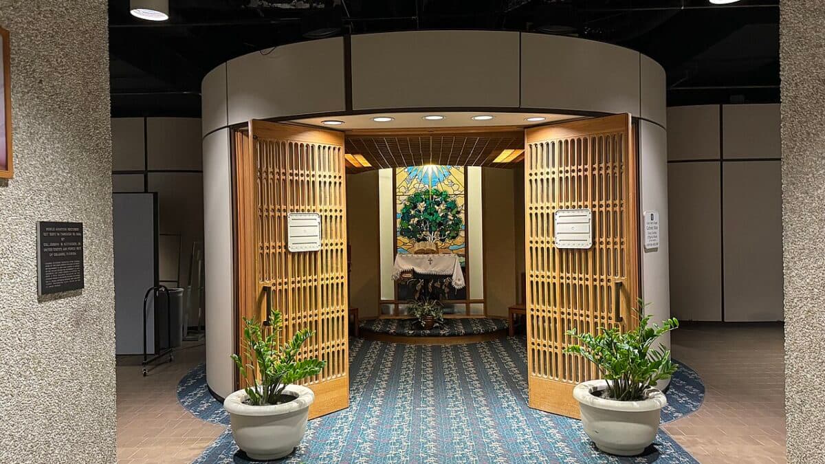 DFW Airport’s ‘Interfaith Chapels’ Replace Crosses With Muslim Prayer Rugs