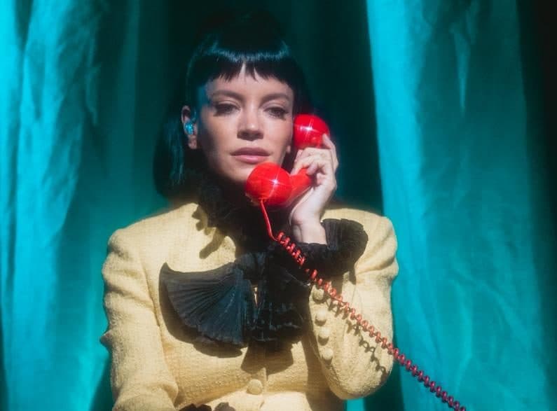 Lily Allen’s One-Woman Show Is the Least Populous Pop Tour of the Year. Is It Also the Best?