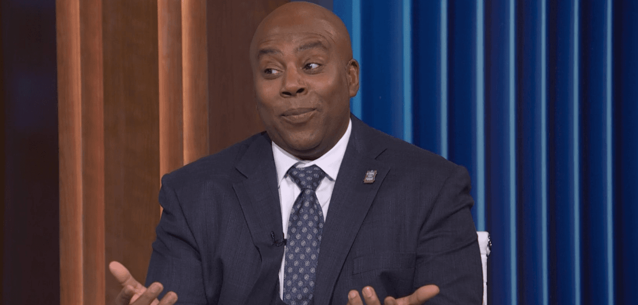 After Standing Up for Immigrants, Charles Barkley Sounds Off About Iran, Artemis II Moon Mission and Pam Bondi in ‘SNL’ March Madness Opener