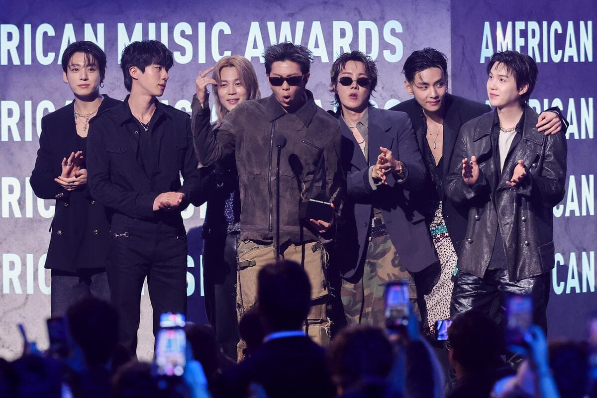 BTS Wins Artist of the Year at American Music Awards, as Katseye, Sombr, ‘Golden’ Also Score Top Honors: Complete Winners List