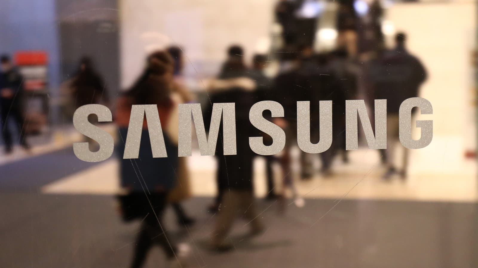 Samsung unions voted in favor of deal that will give chip workers $400,000 in bonuses