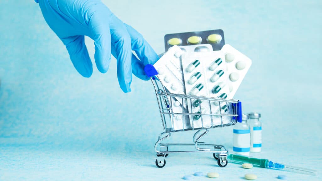 STAT+: The shortage of many medicines in the U.S. remains a ‘systemic’ problem, a new analysis finds