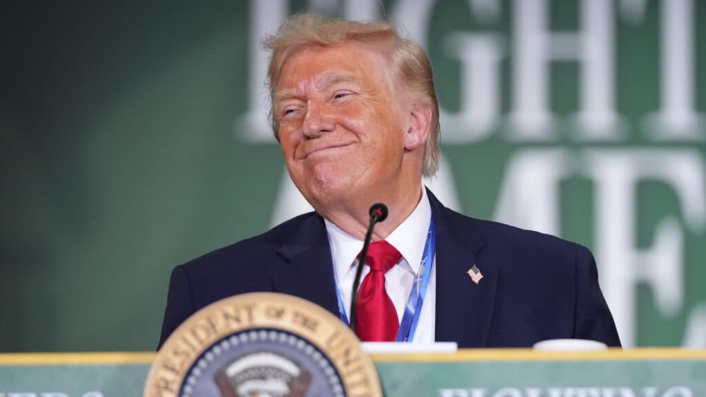 Trump administration warns more than 500 hospitals to provide more price information or face fines